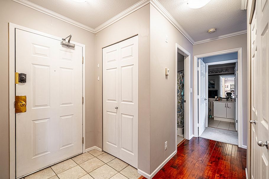 P02 223 Mountain Highway North Vancouver, BC - 11