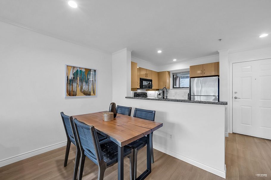 207 305 Lonsdale Avenue North Vancouver, BC - 4