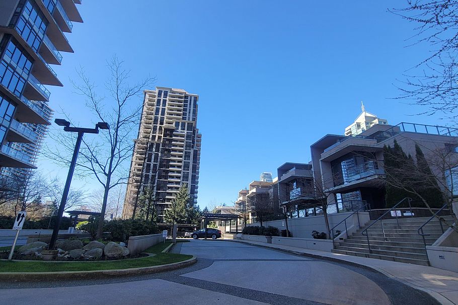 TH2 2077 Rosser Avenue Burnaby, BC - 26