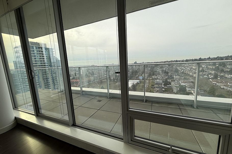 2405 8031 Nunavut Lane Vancouver, BC - 8