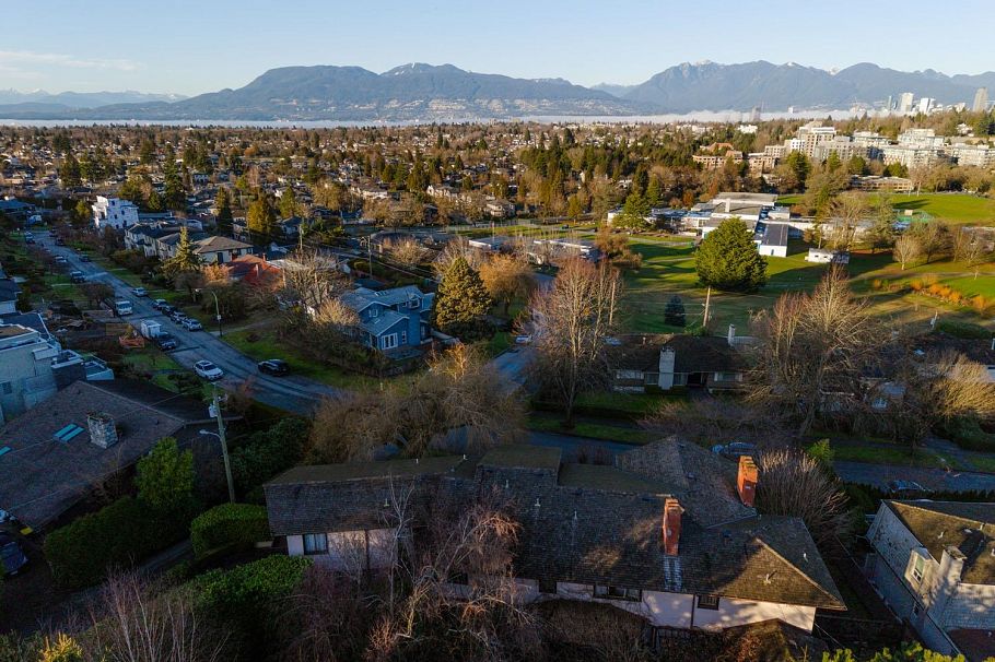 2296 W 32nd Avenue Vancouver, BC - 4