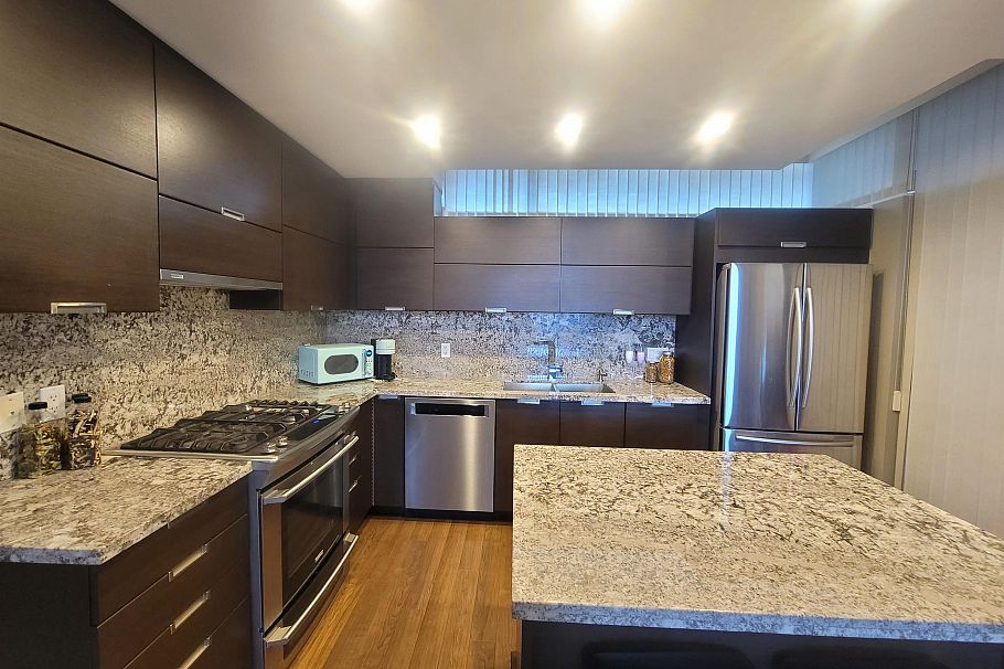 TH2 2077 Rosser Avenue Burnaby, BC - 12