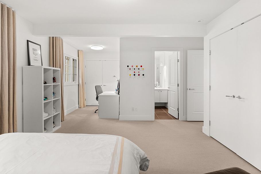 2496 W 36th Avenue Vancouver, BC - 26