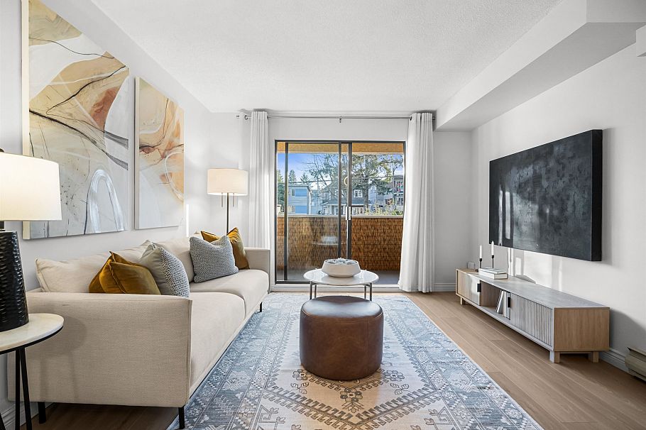 313 975 E Broadway Vancouver, BC - 1