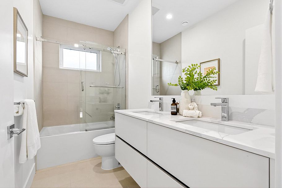 2 6933 Prince Edward Street Vancouver, BC - 3