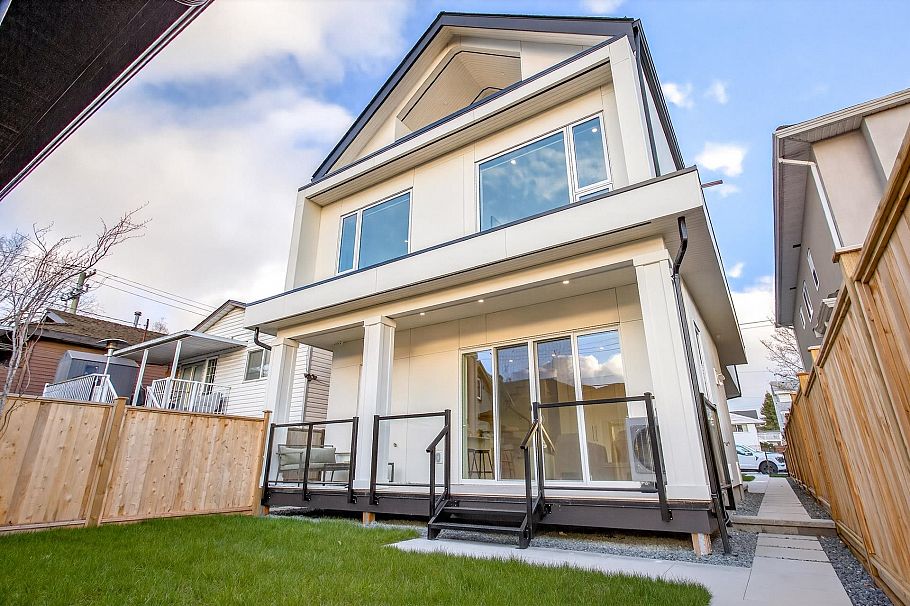 2 6933 Prince Edward Street Vancouver, BC - 35