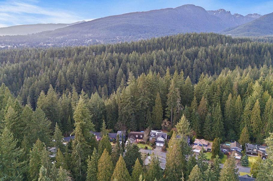 2569 Hyannis Point North Vancouver, BC - 31