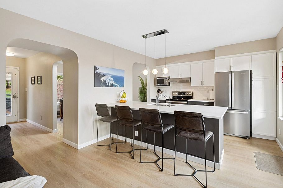 506 Tempe Crescent North Vancouver, BC - 6