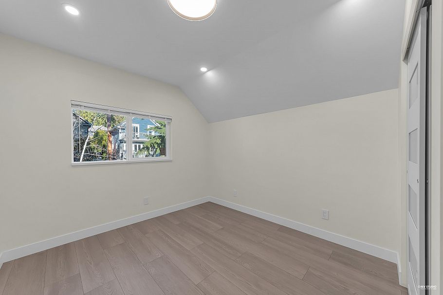 238 E 28th Street North Vancouver, BC - 23