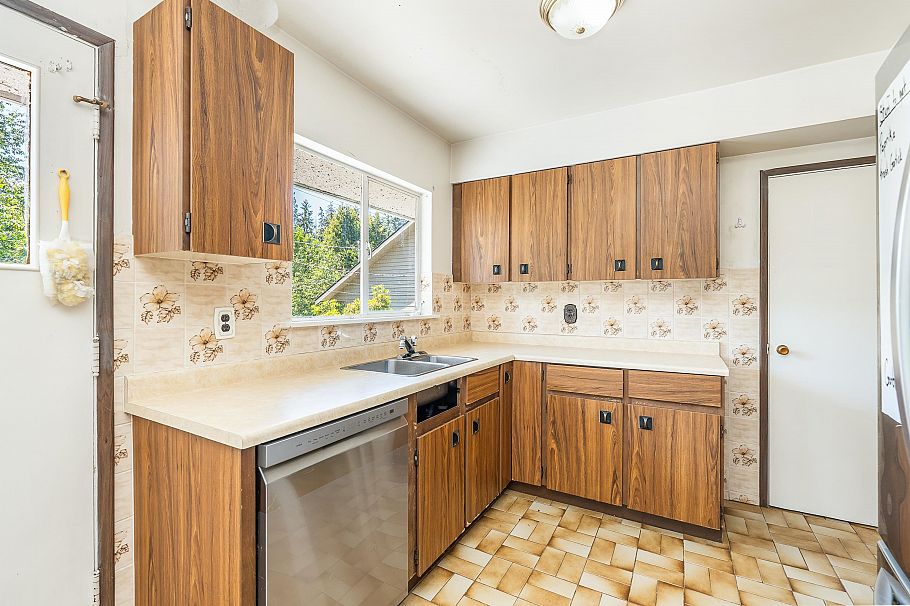 951 Canyon Boulevard North Vancouver, BC - 12