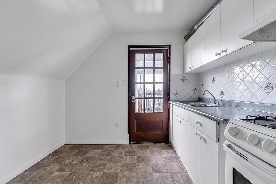 1836 E 1st Avenue Vancouver, BC - 17