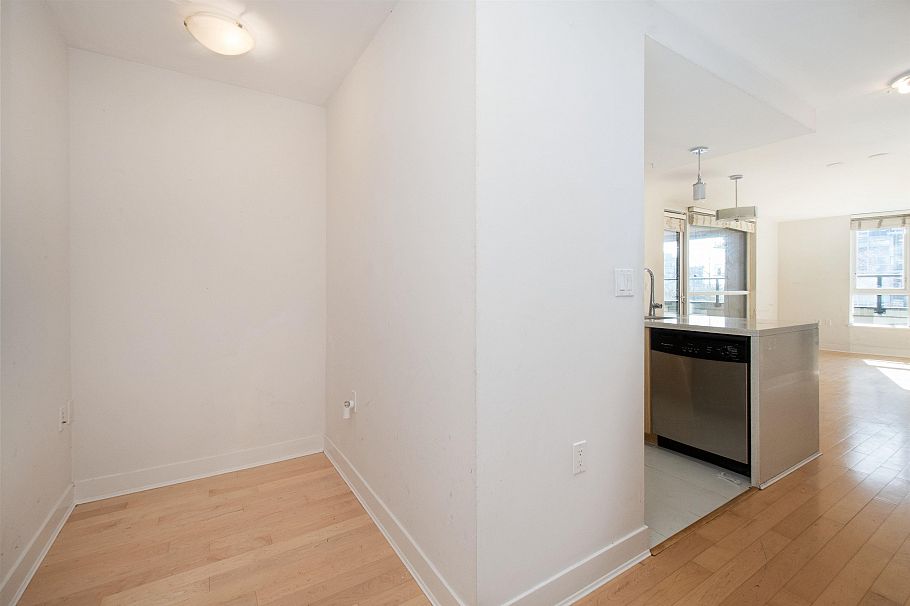 301 160 W 3rd Street North Vancouver, BC - 4