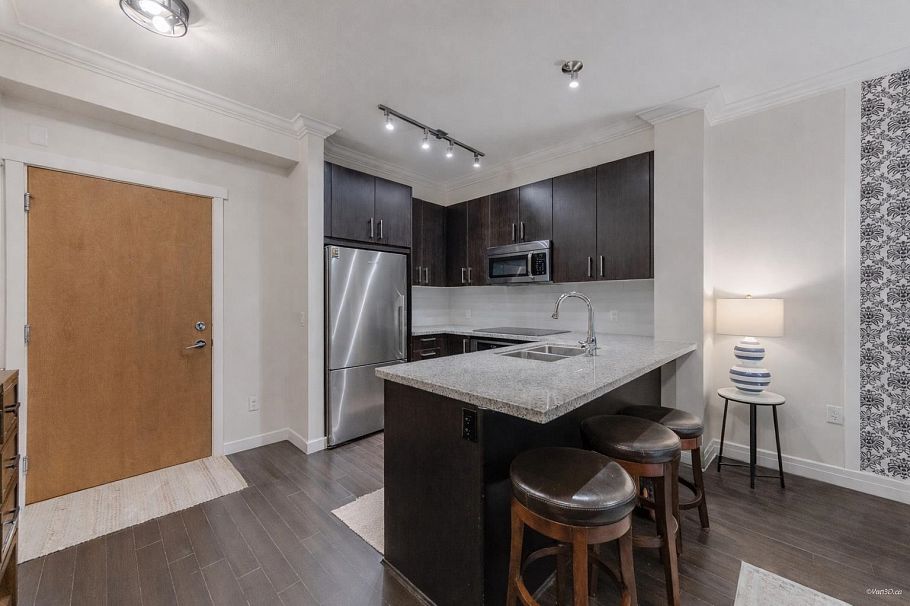 217 119 W 22nd Street North Vancouver, BC - 3