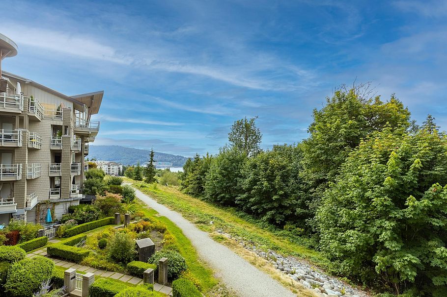 301 560 Raven Woods Drive North Vancouver, BC - 24