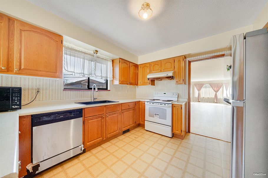 2175 E 54th Avenue Vancouver, BC - 11