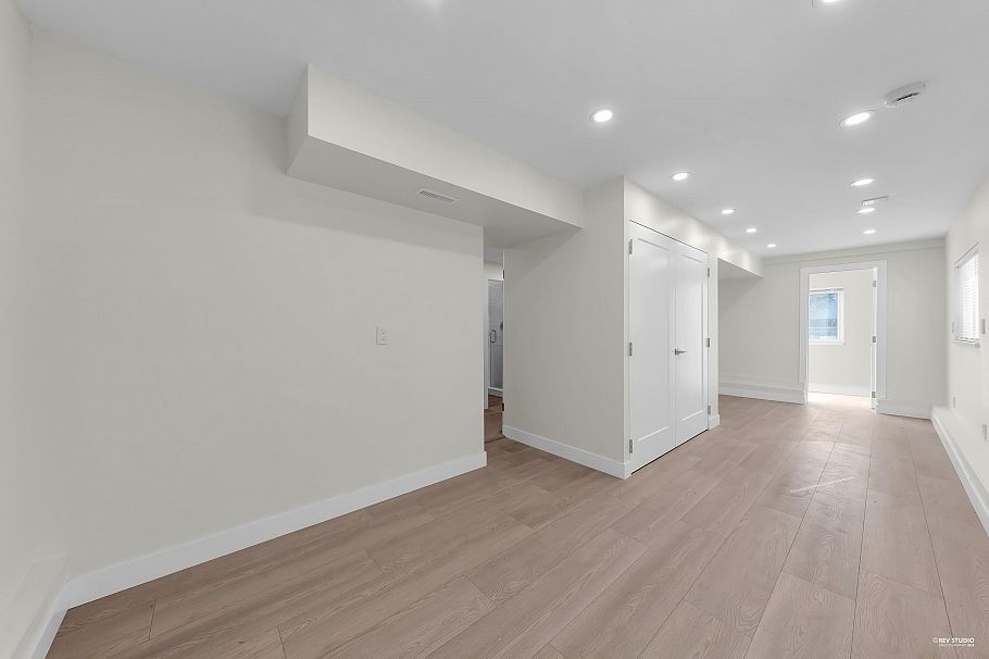 238 E 28th Street North Vancouver, BC - 19