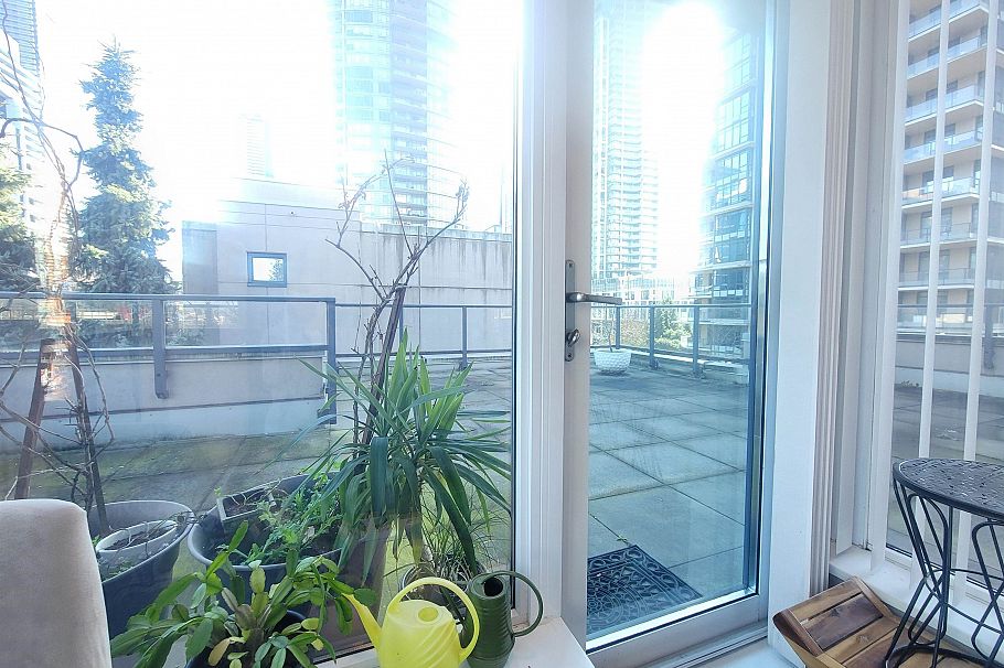 TH2 2077 Rosser Avenue Burnaby, BC - 8