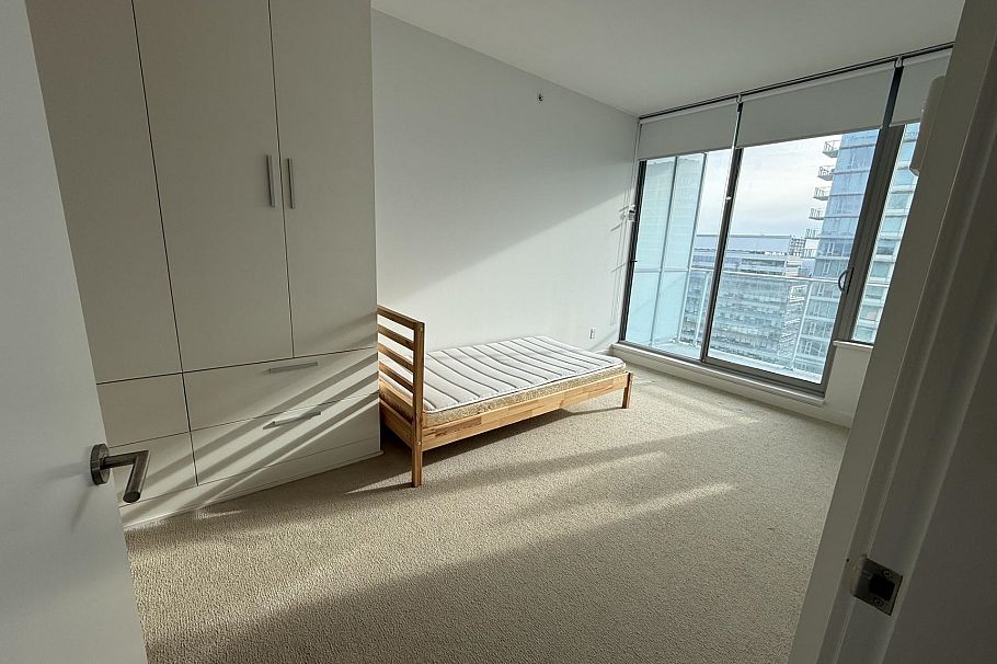 2405 8031 Nunavut Lane Vancouver, BC - 10