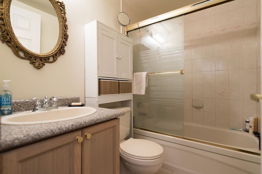 3056 W 11th Avenue Vancouver, BC - 25