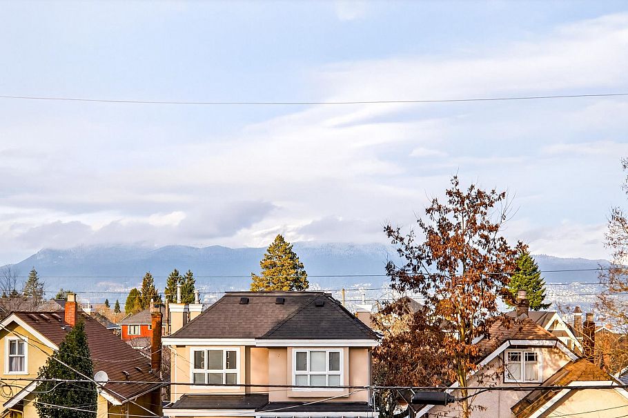 3715 W 22nd Avenue Vancouver, BC - 23