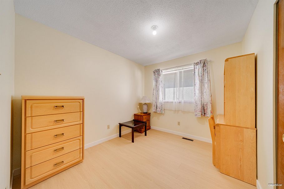 2175 E 54th Avenue Vancouver, BC - 22