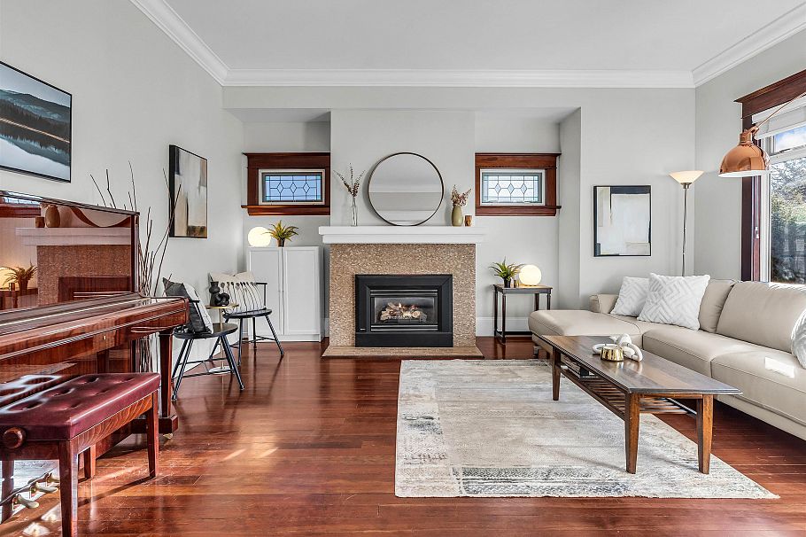 4072 Ontario Street Vancouver, BC - 4