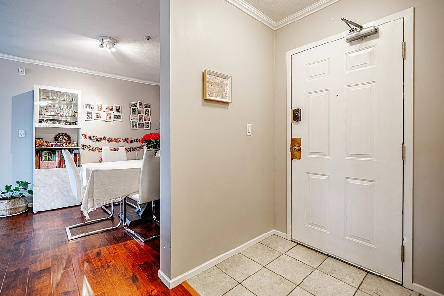 P02 223 Mountain Highway North Vancouver, BC - 12