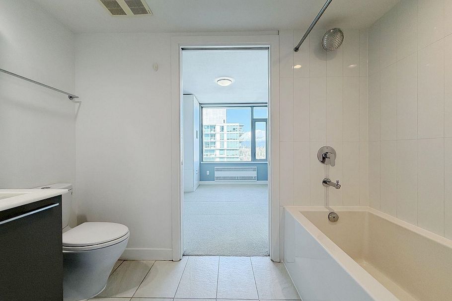 2504 8131 Nunavut Lane Vancouver, BC - 7