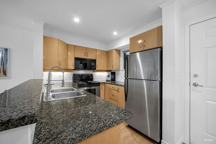 207 305 Lonsdale Avenue North Vancouver, BC - 7