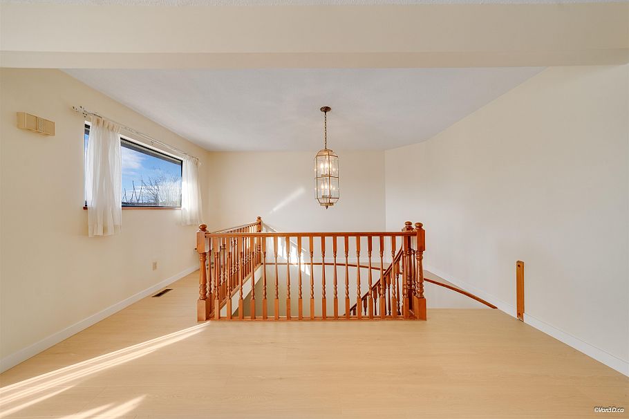 2175 E 54th Avenue Vancouver, BC - 7