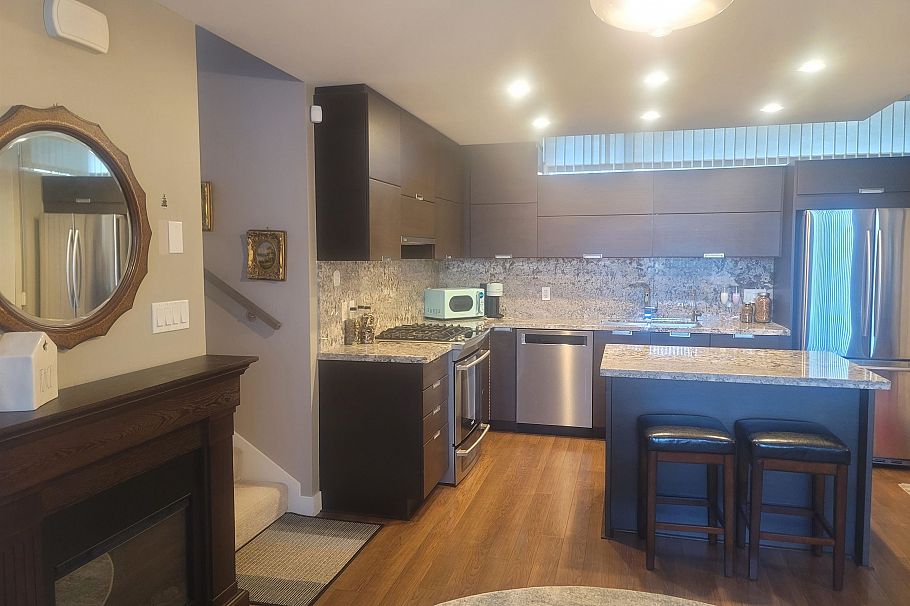 TH2 2077 Rosser Avenue Burnaby, BC - 10