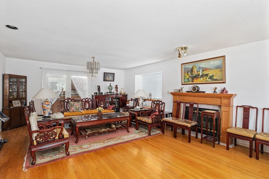 3662 W 49th Avenue Vancouver, BC - 4