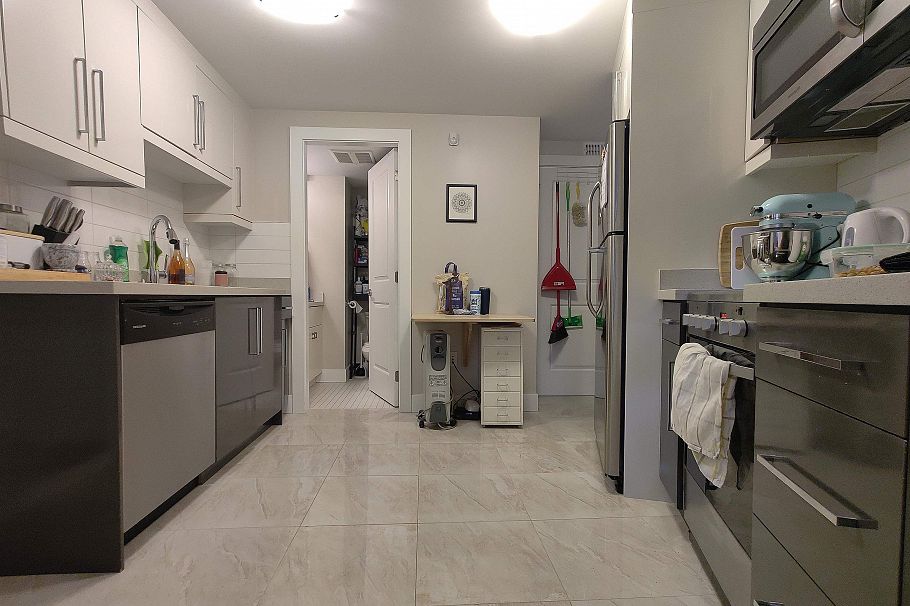 2055 Triumph Street Vancouver, BC - 14