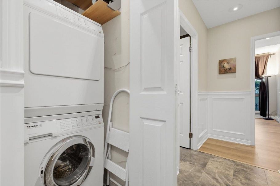 202 2483 Yew Street Vancouver, BC - 2