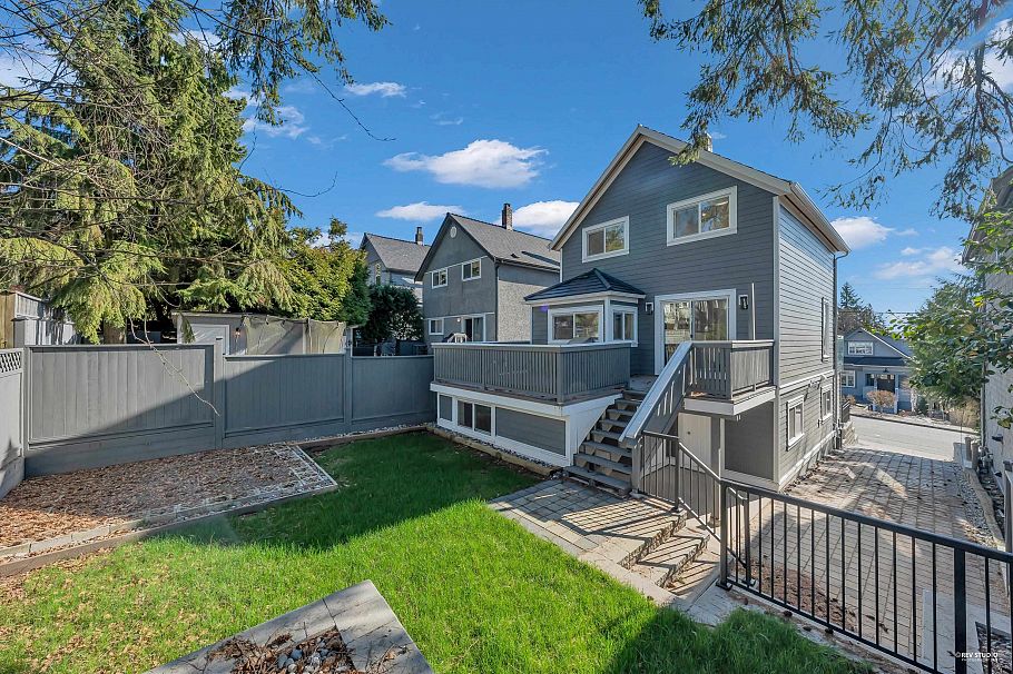 238 E 28th Street North Vancouver, BC - 30