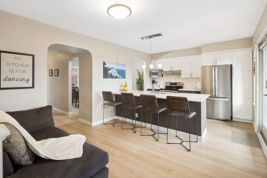 506 Tempe Crescent North Vancouver, BC - 4