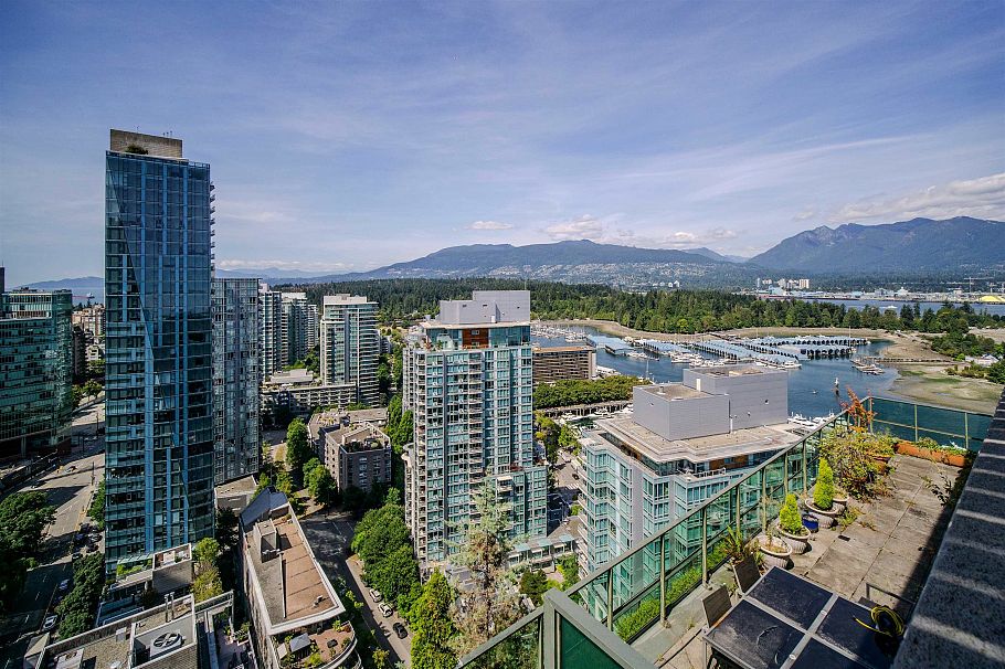 302 588 Broughton Street Vancouver, BC - 4