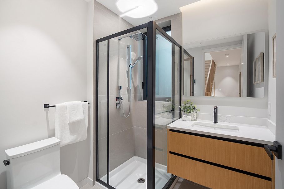 2 1595 W 66th Avenue Vancouver, BC - 8