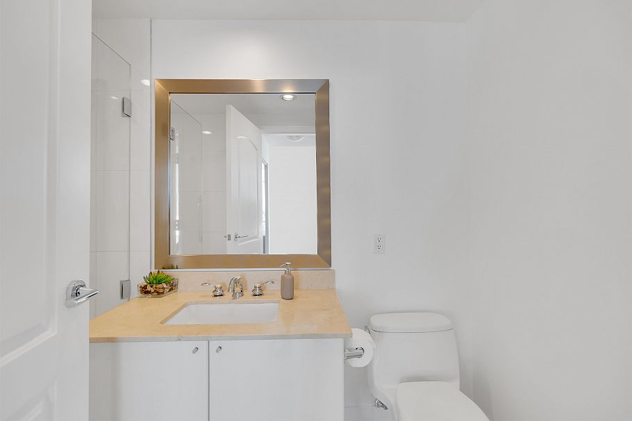 1102 172 Victory Ship Way North Vancouver, BC - 24