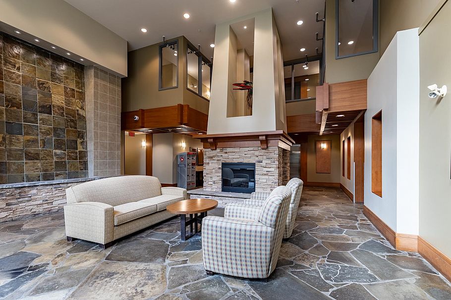 301 560 Raven Woods Drive North Vancouver, BC - 34