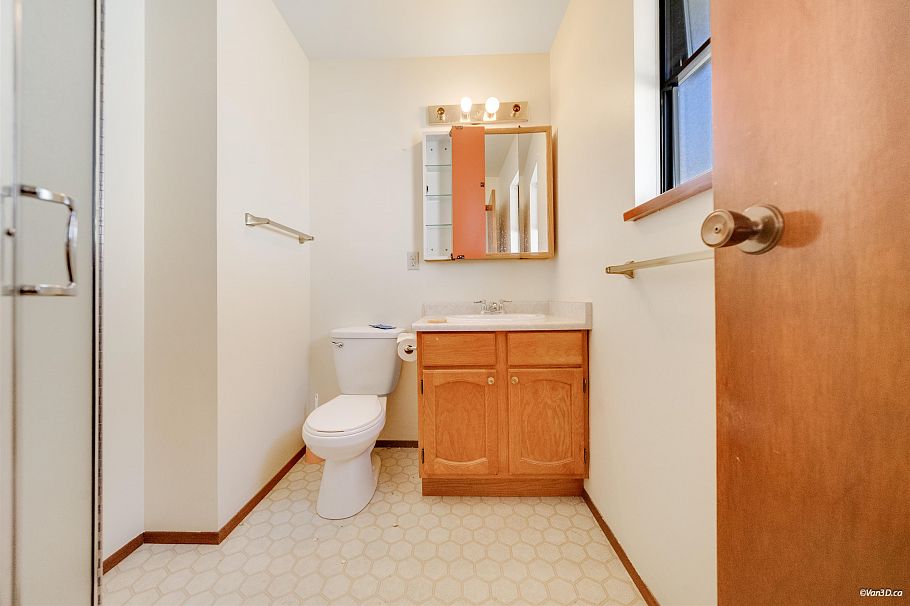 2175 E 54th Avenue Vancouver, BC - 19