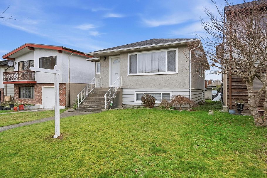 2625 E 21st Avenue Vancouver, BC - 4