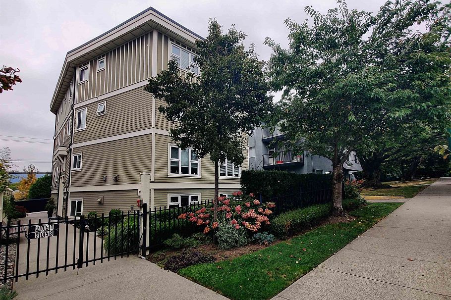 2055 Triumph Street Vancouver, BC - 25