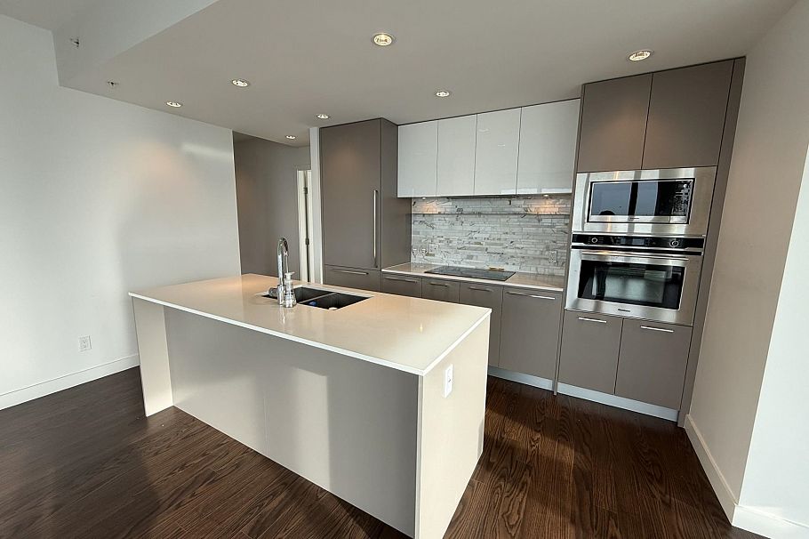 2405 8031 Nunavut Lane Vancouver, BC - 2