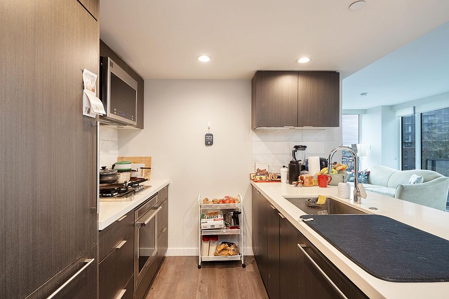 402 8238 Lord Street Vancouver, BC - 5