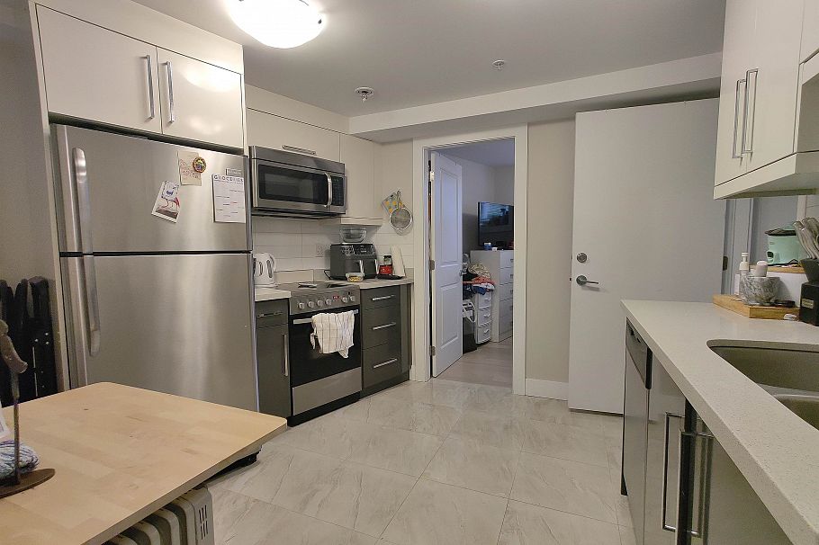 2055 Triumph Street Vancouver, BC - 15