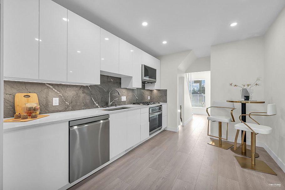 238 E 28th Street North Vancouver, BC - 11