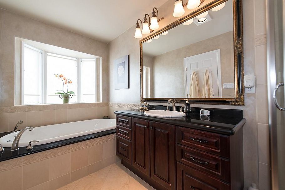 3056 W 11th Avenue Vancouver, BC - 18