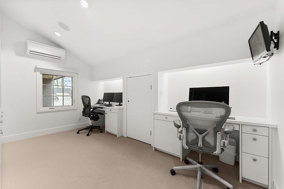 2496 W 36th Avenue Vancouver, BC - 29