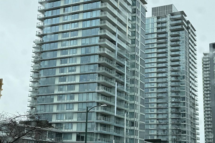 2405 8031 Nunavut Lane Vancouver, BC - 1